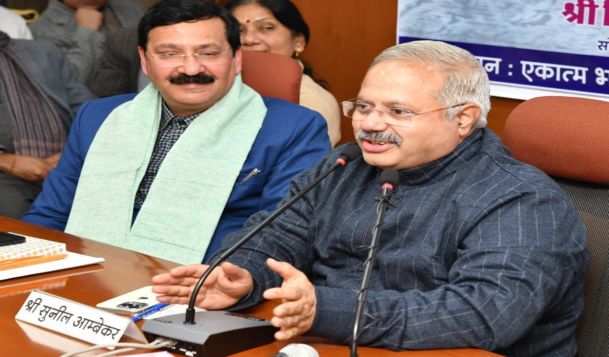 पुस्तक ‘हिन्दुत्व: एक विमर्श’ का विमोचन, सुनील आंबेकर ने कहा- विश्व शांति के लिए जरूरी है हिन्दुत्व