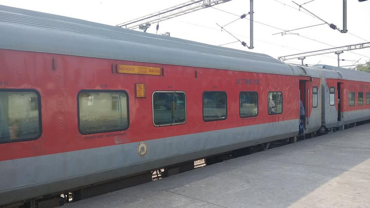 बरेली से दिल्ली-लखनऊ के सफर में आज होगी मुश्किल, आनंद विहार एक्सप्रेस कैंसिल, यह ट्रेन चलेगी देरी से…