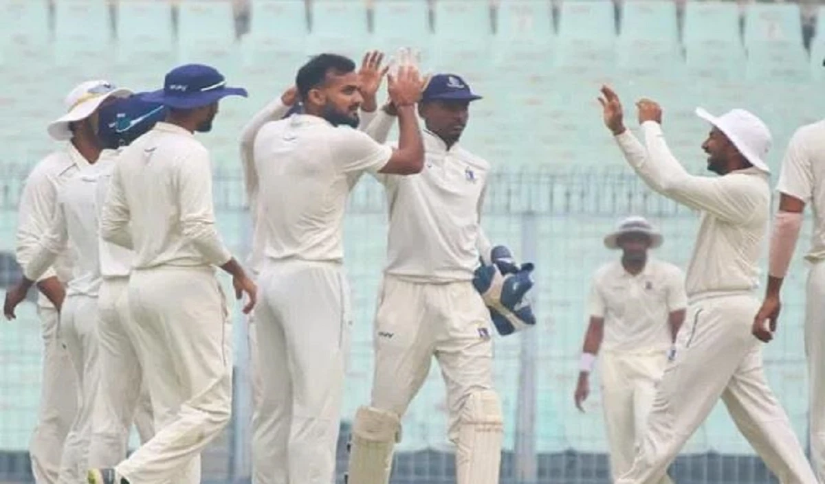Bengal के तेज गेंदबाजों ने Jharkhand को 173 रन पर समेटा
