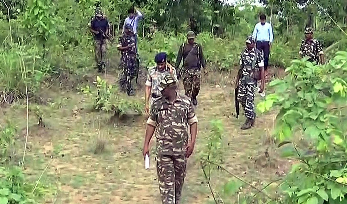 मुठभेड़ में तीन policemen शहीद, सड़क की सुरक्षा में निकले थे जवान