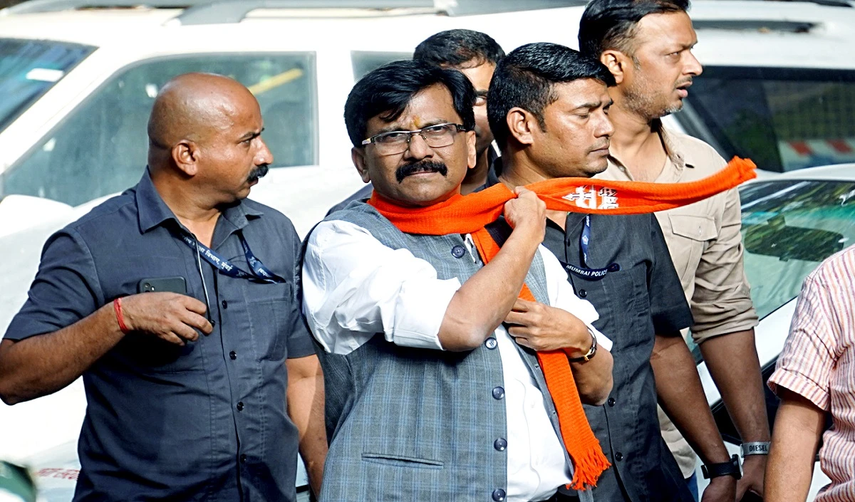 Raut ने मुख्यमंत्री के बेटे से ‘धमकी’ मिलने का आरोप लगाया, फडणवीस ने किया पलटवार