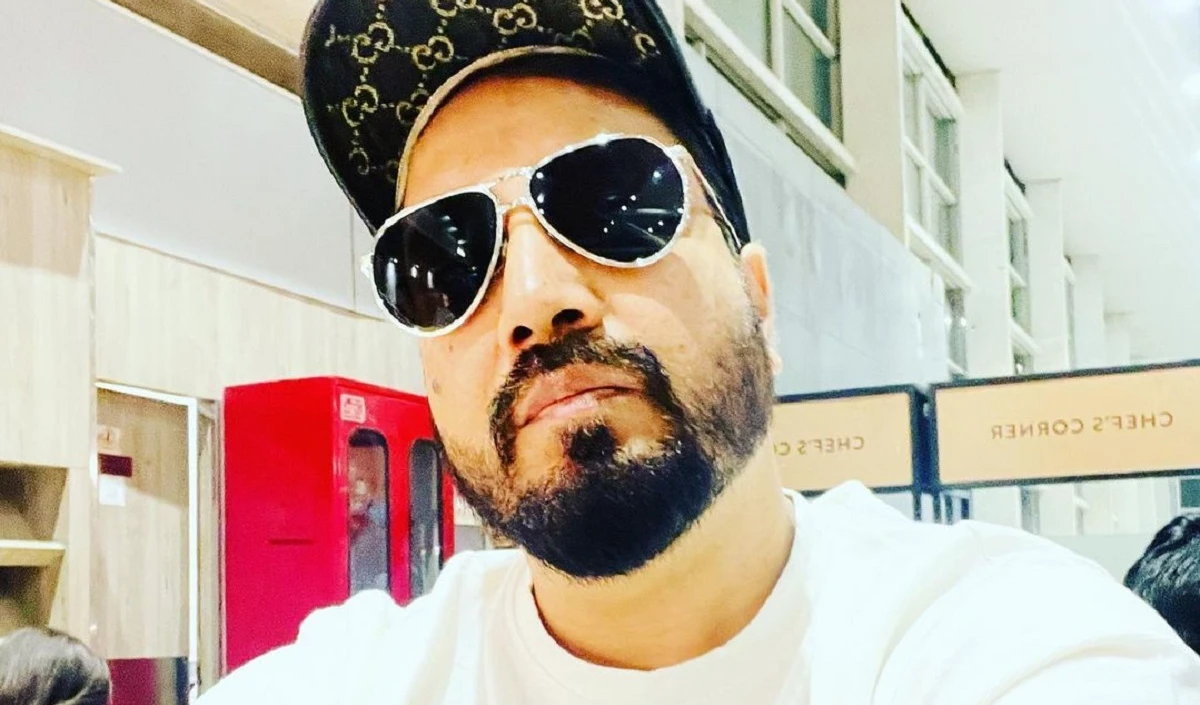 Doha Airport पर Mika Singh ने की रूपये में शोपिंग, शेयर किया वीडियो, लोगों ने बांधे पीएम मोदी की तारीफों के पुल