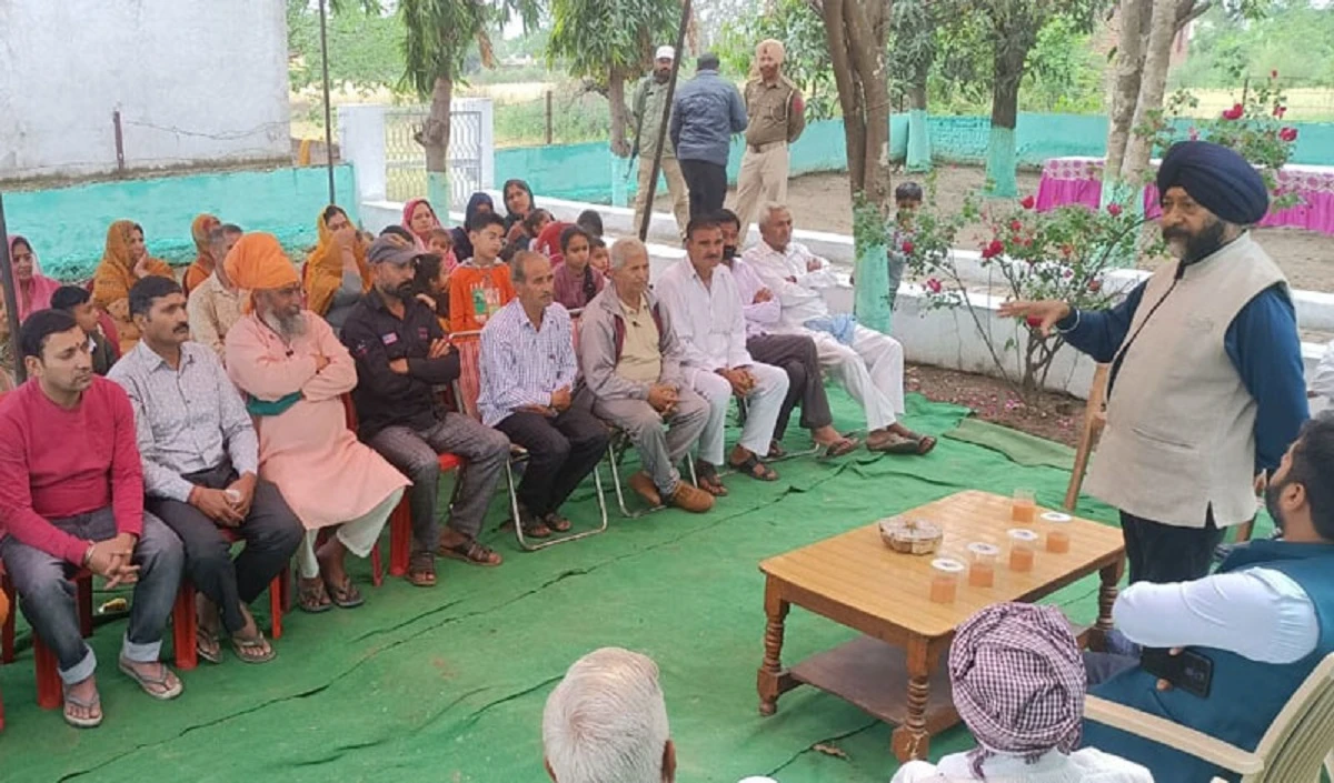 J&K अपनी पार्टी के प्रमुख ने शहीद सैनिकों को श्रद्धांजलि दी