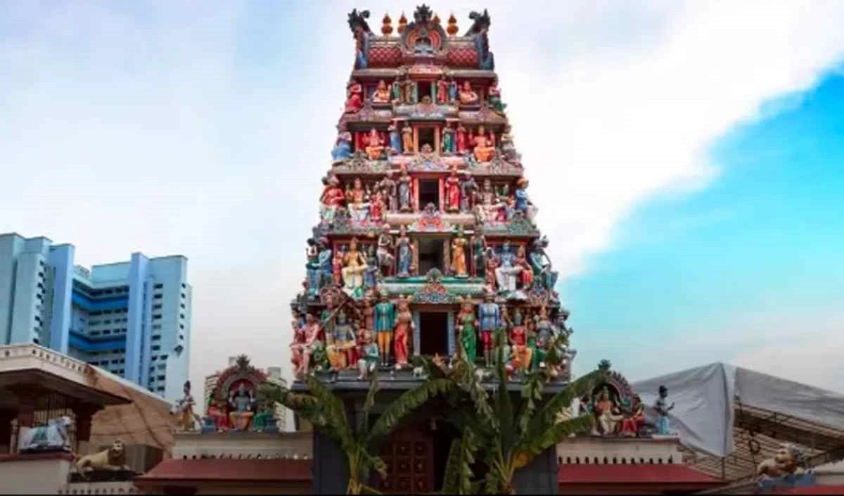 Singapore में मंदिर के आभूषण के गबन पर भारतीय पुजारी को जेल