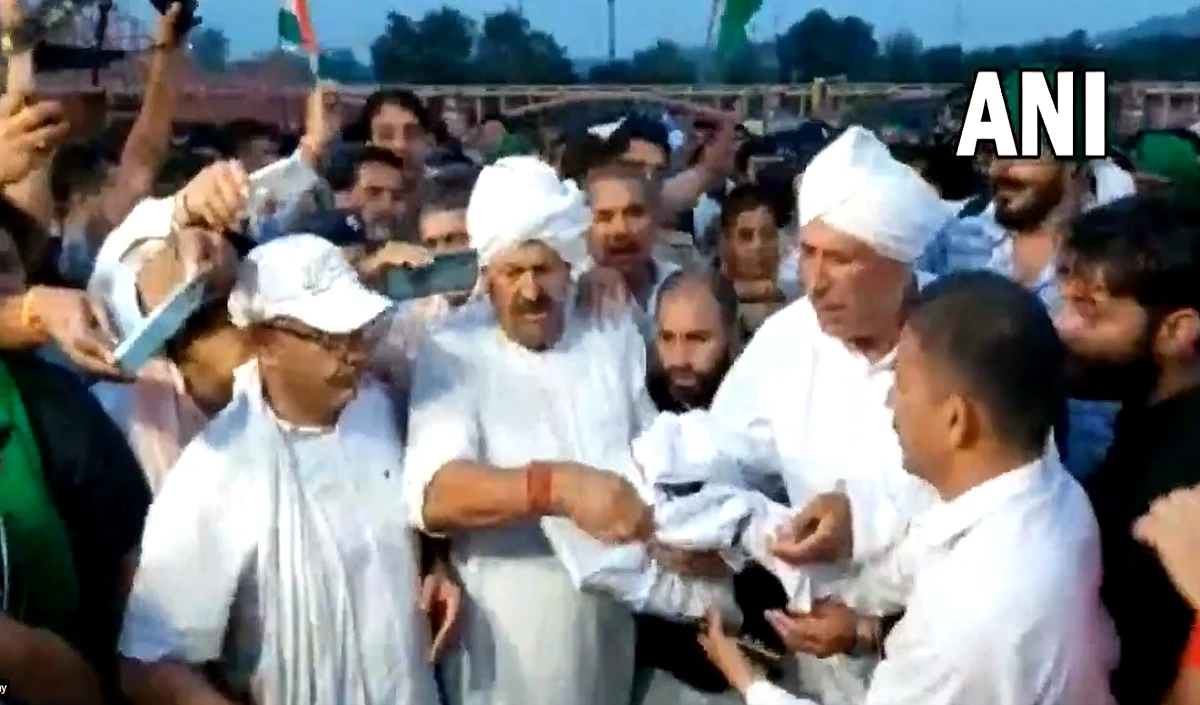 Wrestlers’ Protest: हर की पौड़ी से लौटे पहलवान, नरेश टिकैत के मनाने के बाद नहीं बहाए मेडल