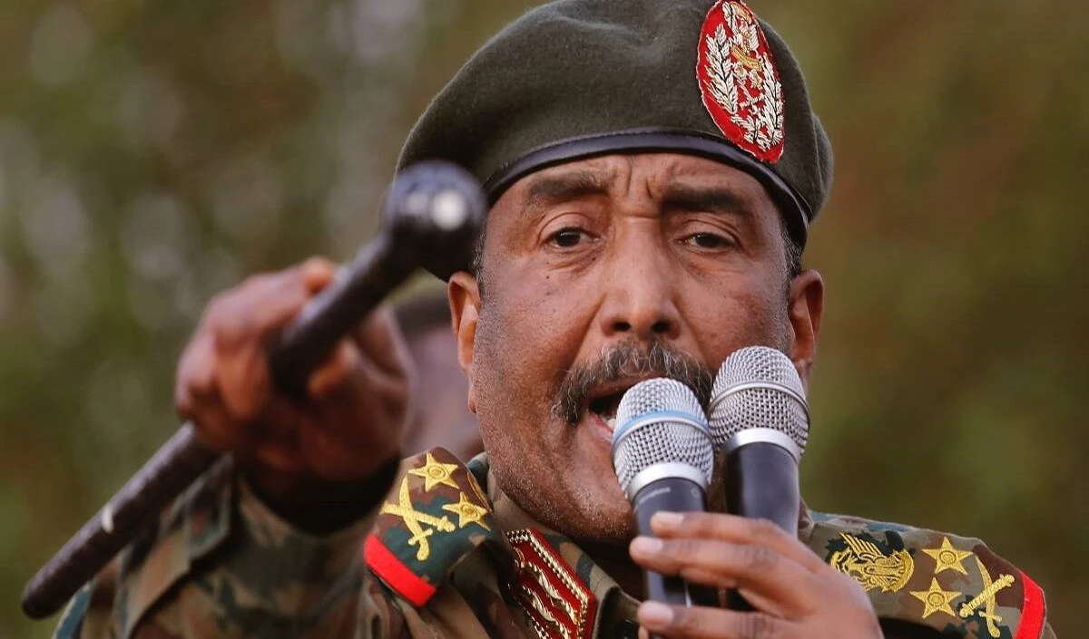 Sudan : सेना प्रमुख ने प्रतिद्वंद्वी अर्धसैनिक बल समूह के बैंक खातों पर रोक लगायी
