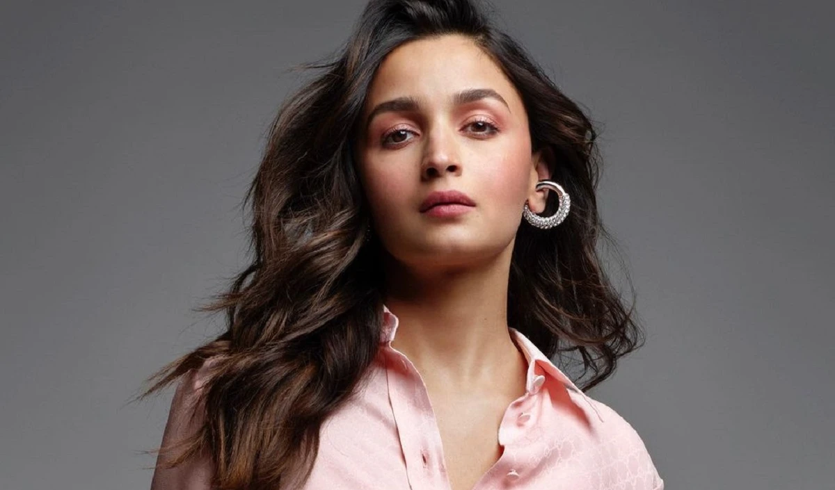 Gender Equality पर Alia Bhatt की राय सुनकर चकराया इंटरनेट यूजर्स का दिमाग, जमकर ट्रोल हो रही है अभिनेत्री
