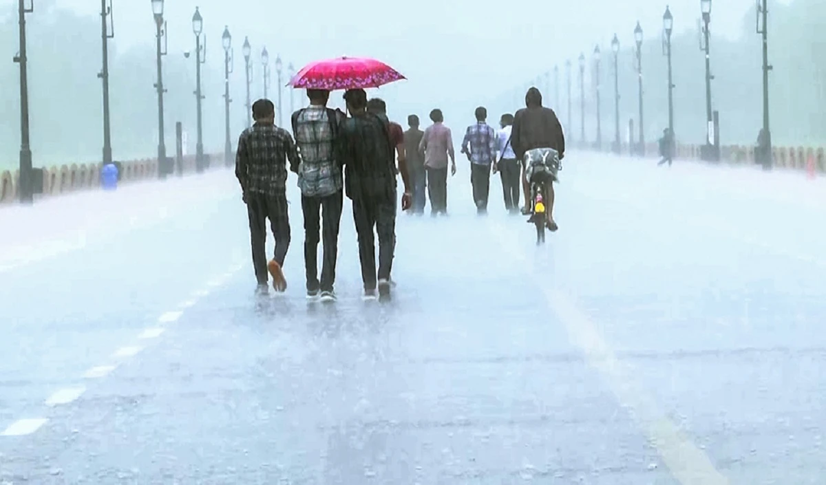 Delhi Flood: यमुना के जलस्तर में गिरावट जारी लेकिन भारी बारिश ने बढ़ाई दिल्ली की टेंशन, Kejriwal ने बनाया मेगा प्लान
