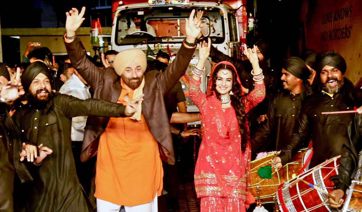 रिलीज से पहले ही सुपरहिट हुई Sunny Deol और Ameesha Patel की Gadar 2, एडवांस बुकिंग तोड़ सकती है पठान का रिकॉर्ड