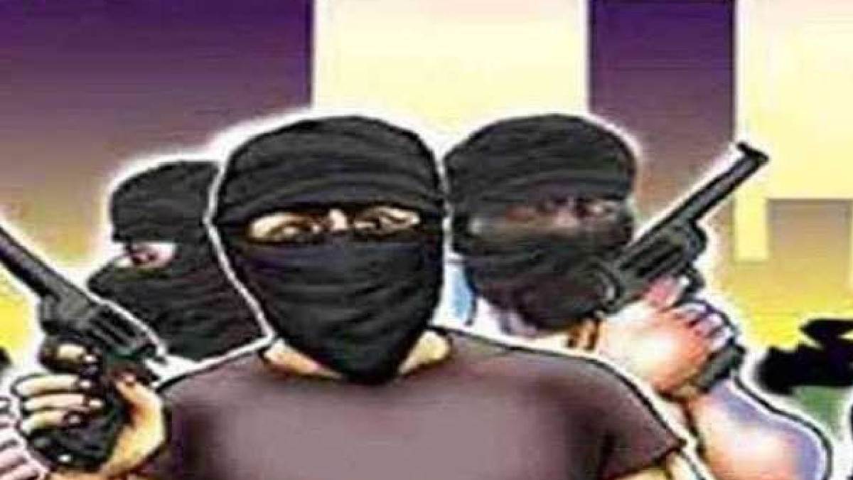Ballia News: असलहे के बल पर बदमाशों ने की युवक से लूट, पुलिस को देख मोटरसाइकिल छोड़ भागे; तलाश जारी