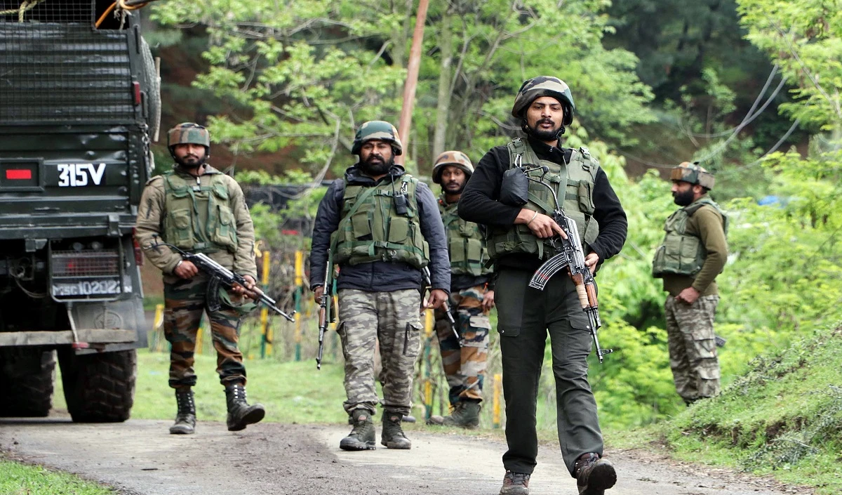 Jammu-Kashmir: अनंतनाग में सुरक्षाबलों और आतंकियों के बीच मुठभेड़, कर्नल समेत तीन अफसर शहीद