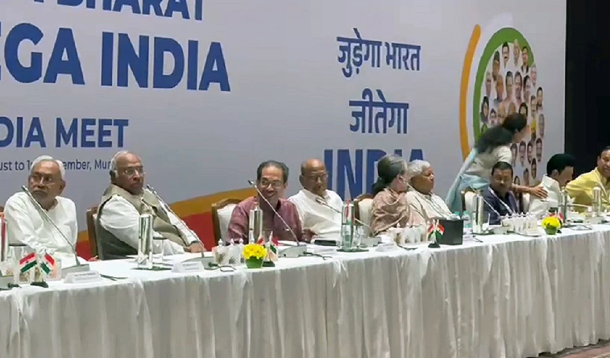 INDIA Alliance Meet । मुंबई में ‘इंडिया’ गठबंधन की बैठक के बाद नेताओं ने कहा, संविधान और लोकतंत्र की रक्षा के लिए एकजुट हुए