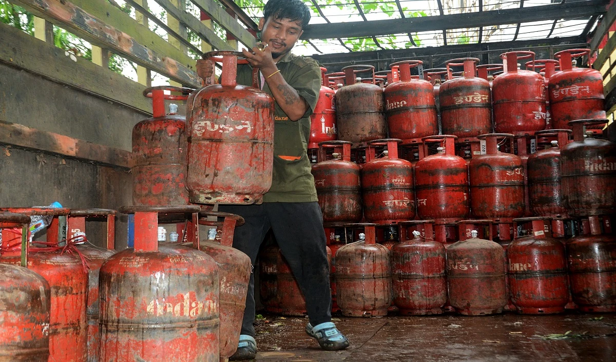उज्ज्वला योजना के तहत 75 लाख नए LPG Connections देगी मोदी सरकार, E-Court Phase 3 को भी मंजूरी