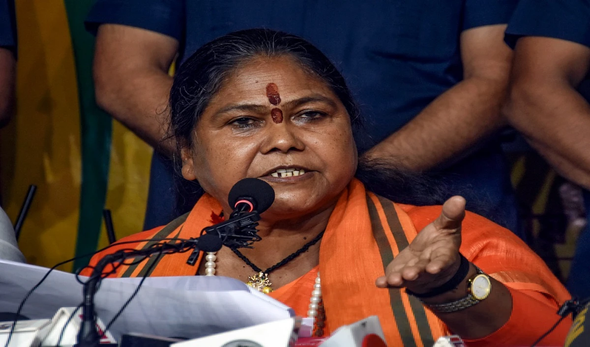 बंगाल को MNREGA कोष से कभी वंचित नहीं किया: साध्वी Niranjan Jyoti; TMC ने किया पलटवार