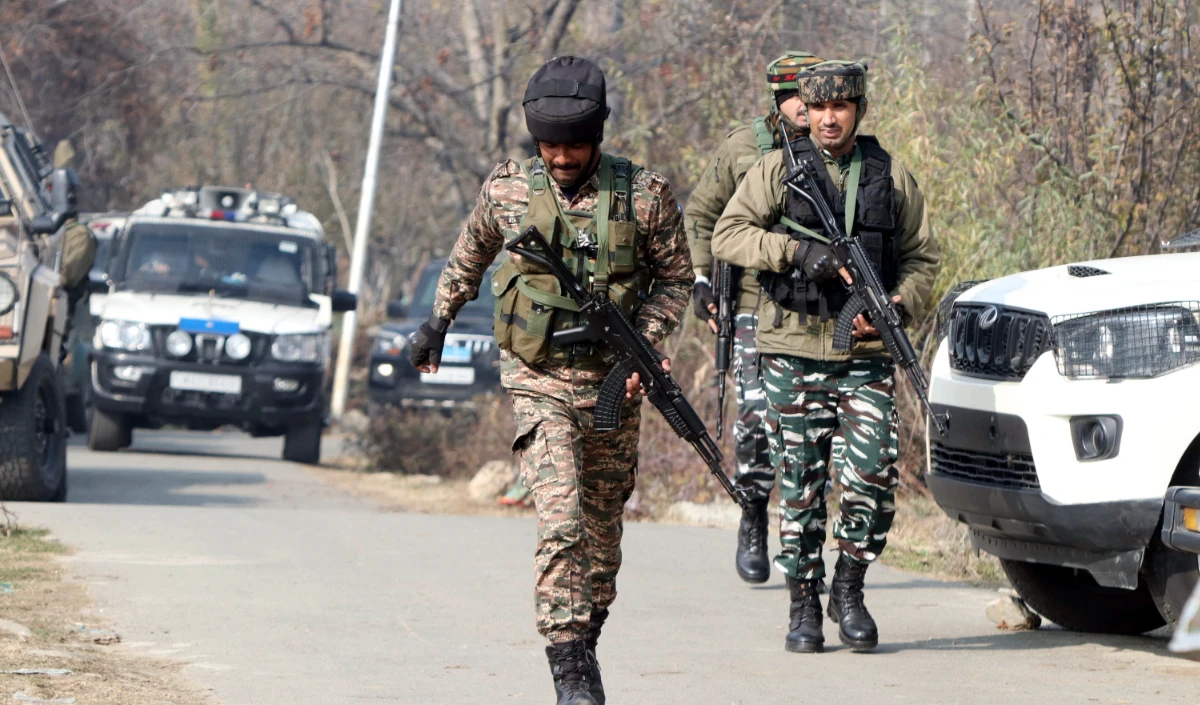 Jammu-Kashmir: राजौरी में सेना के दो कैप्टन सहित चार जवान शहीद, आतंकवादियों के साथ मुठभेड़ जारी