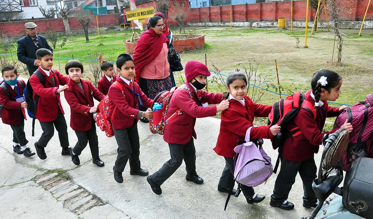 Kashmir में तीन दिनों से शून्य से नीचे बना हुआ है तापमान, स्कूलों में जल्द घोषित हो सकता है Winter Vacation