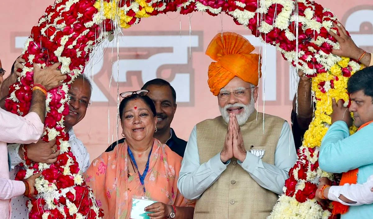 Vasundhara Raje ने की जोरदार वापसी, PM Modi के साथ मंच साझा करने के बाद Rajasthan में अटकलों का दौर शुरू