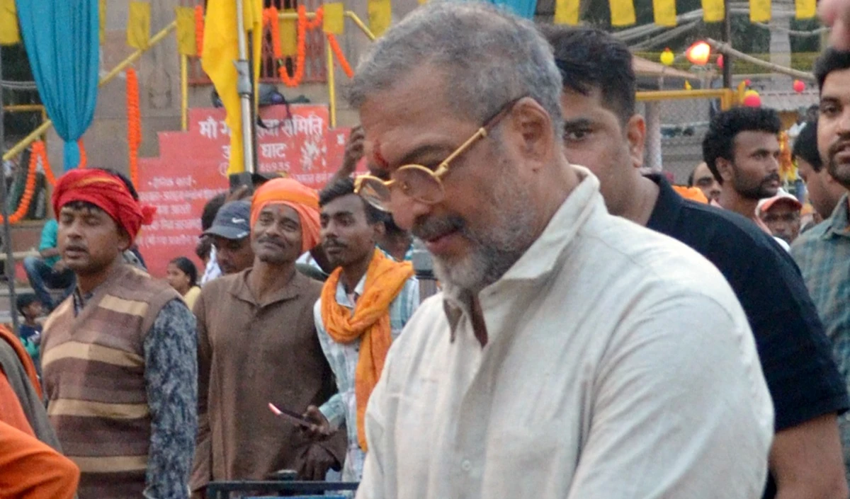 सेल्फी लेने आये फैन को Nana Patekar ने जोरदार जड़ा थप्पड़! वायरल वीडियो देखकर भड़के लोग | Video Viral