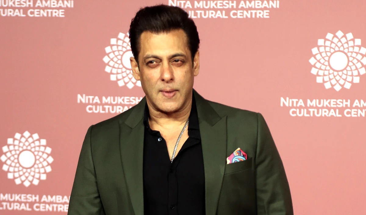 Bollywood Wrap Up | Tiger 3 के हिट होते ही Salman Khan ने बच्चों संग मनाया जश्न, अंकिता लोखंडे ने फाड़ दी थी सुंशात सिंह राजपूत की तस्वीर