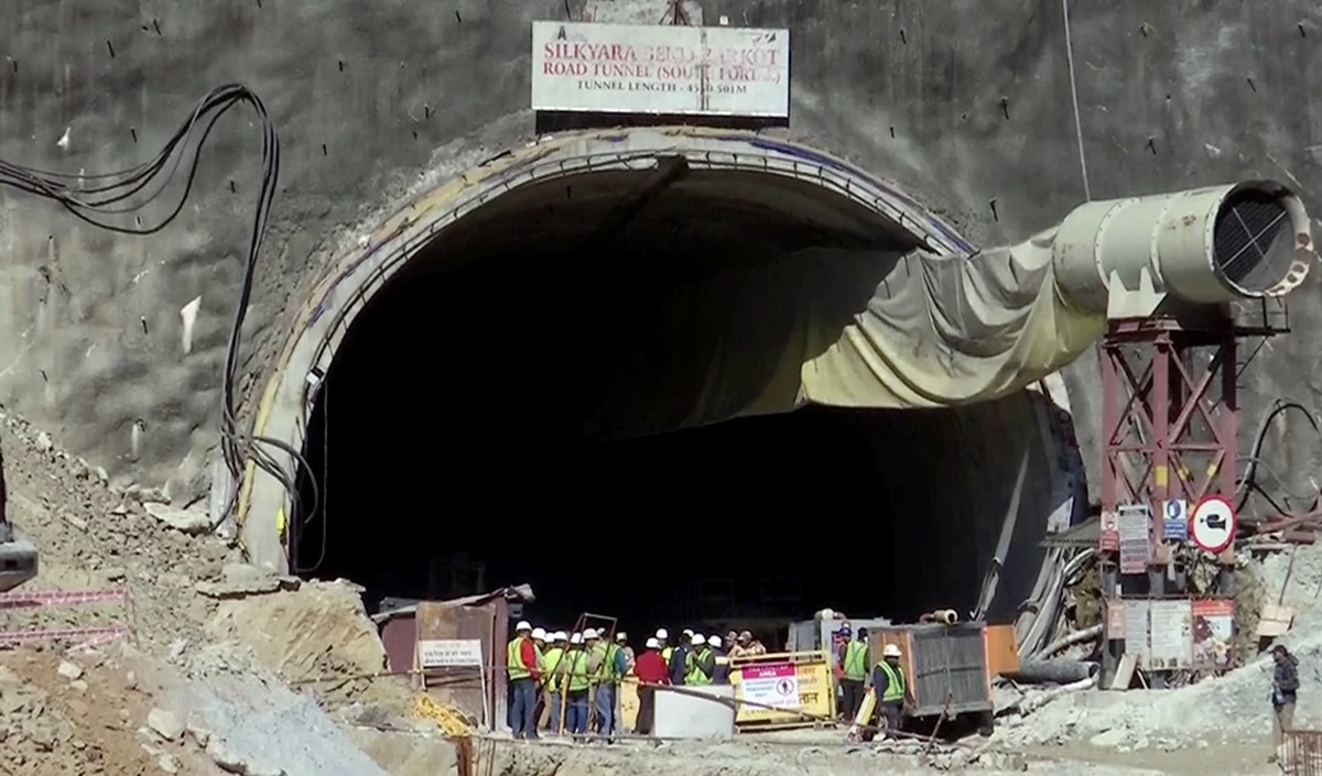 Uttarakhand Tunnel Rescue | सुरंग में फंसे श्रमिकों को निकालने के प्रयास तेज, क्षैतिज पाइप 42 मीटर तक डाला गया, जल्द आ सकती है अच्छी खबर