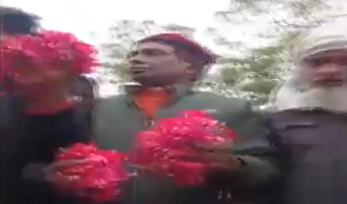 PM Modi के स्वागत में फूल बरसाए बाबरी केस के पक्षकार इकबाल अंसारी, बोले- अयोध्या की भूमि अद्वितीय