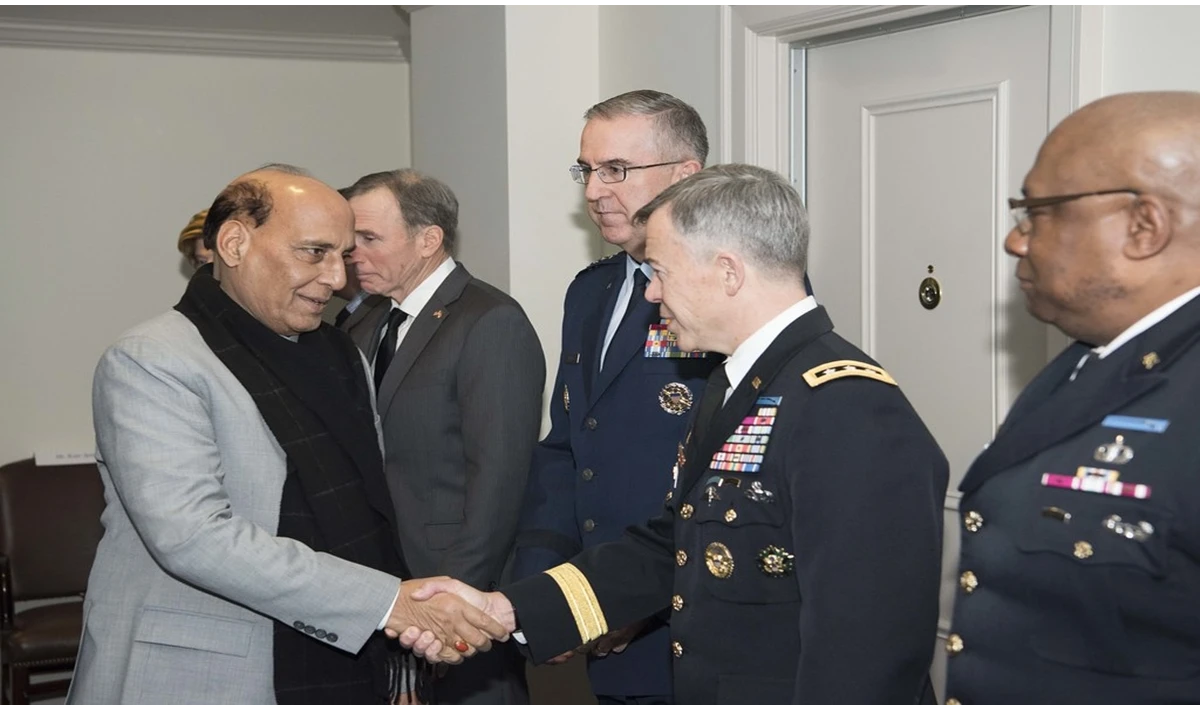 राजनाथ ने सैनिकों से दिल जीतने को कहा, मारे गए तीन नागरिकों के परिवार को न्याय का आश्वासन दिया