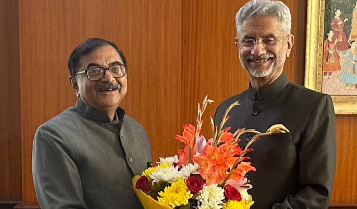 विदेश मंत्री S Jaishankar से मिले तरुण विजय, प्राचीन बौद्ध धरोहर से क्षेत्रीय सामंजस्य पर की चर्चा