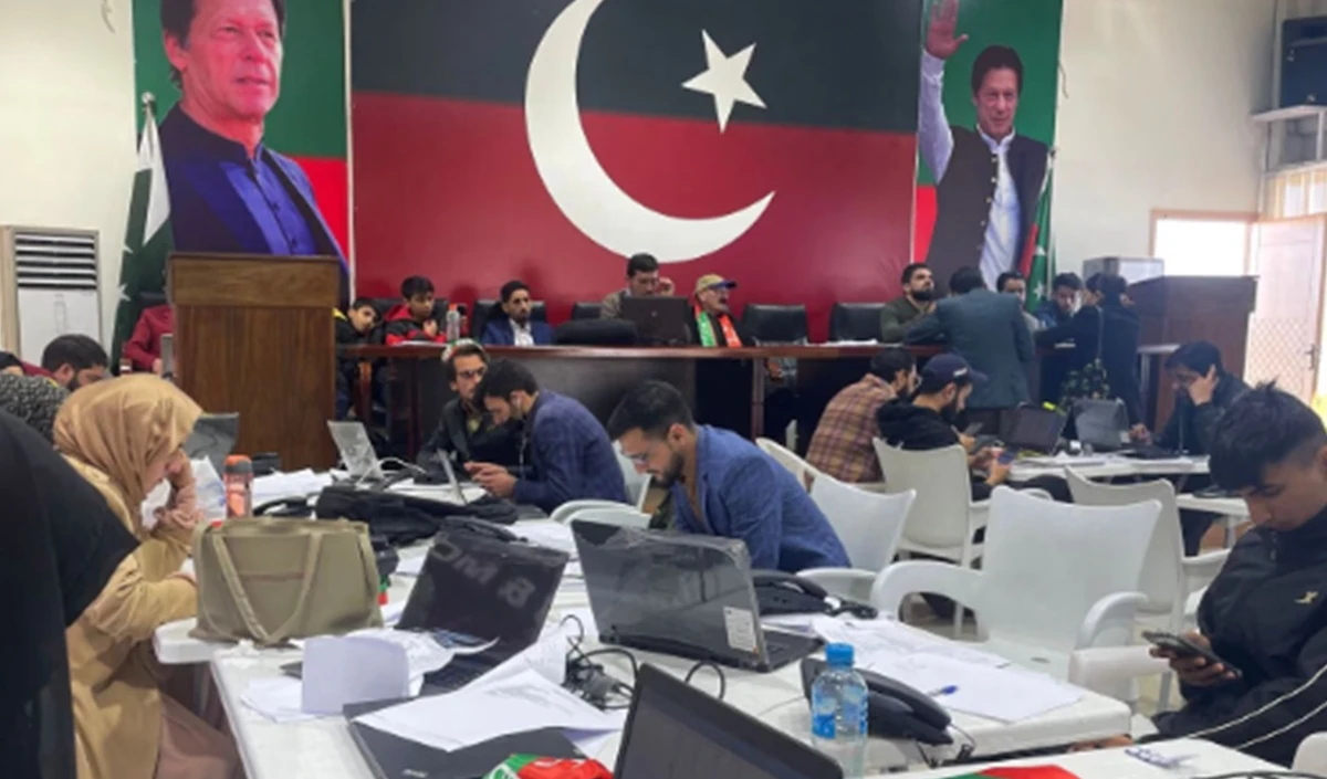 Pakistan Election Result: 10 घंटे की देरी से चुनाव परिणामों की घोषणा, इमरान समर्थित उम्मीदवारों ने तीन सीट जीतीं