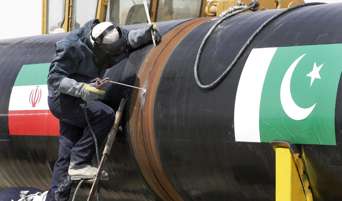 शिया ईरान की धमकी से डरा सुन्नी पाकिस्तान, 18 अरब डॉलर की तलवार के खौफ में अब करेगा ये काम