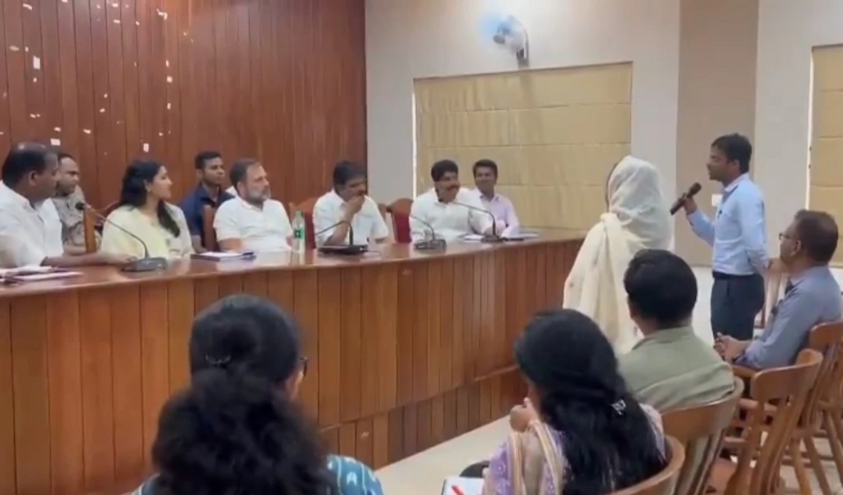 Wayanad में अधिकारियों से की Rahul Gandhi ने मुलाकात, स्थिति का जायजा लिया, पीड़ितों को जल्द मुआवजा देने का दिया आश्वासन