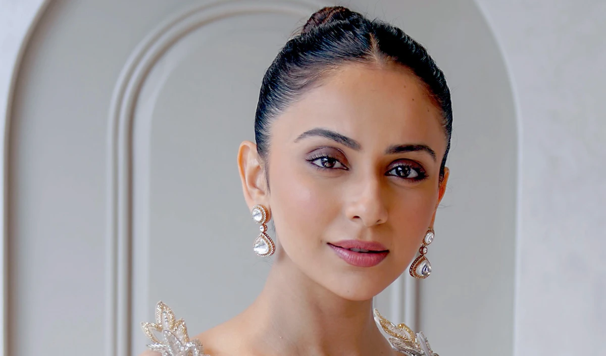 Bollywood wrap Up | बैचलर ट्रिप पर Jackky Bhagnani संग निकलीं Rakul Preet Singh, अक्षय कुमार पर चढ़ा शिव का खुमार