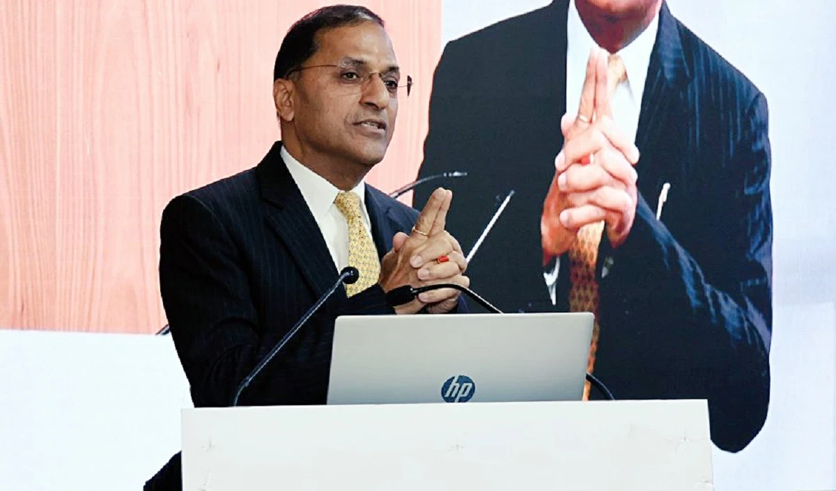 लोकसभा चुनाव से पहले निर्वाचन आयुक्त अरुण गोयल का इस्तीफा देना संदिग्ध नजर आता है : Sharad Pawar