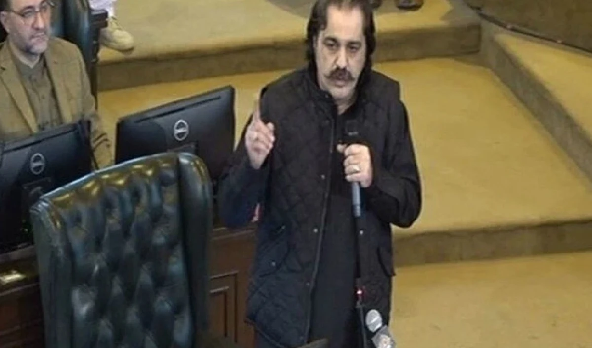 Imran Khan के इस धाकड़ नेता ने संभाली खैबर पख्तूनख्वा की कमान, सदन में दिखाए अपने तेवर, कहा- अधिकारों को छीनना जानते हैं