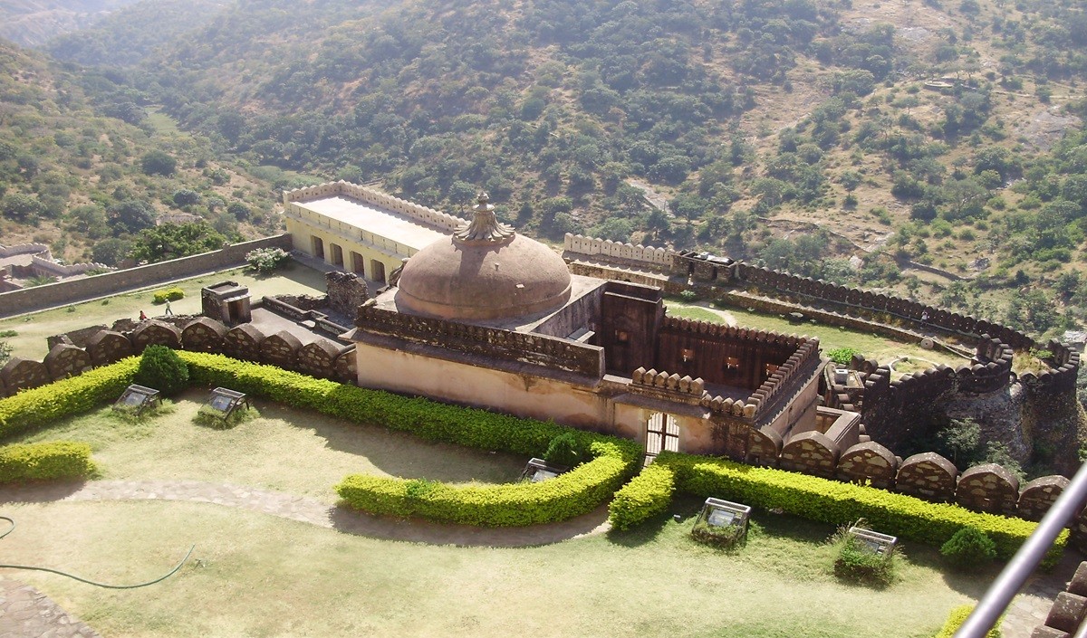 Kumbhalgarh Fort: कुंभलगढ़ किले का एक बार जरूर करना चाहिए दीदार, ‘द ग्रेट वॉल ऑफ इंडिया’ देख दबा लेंगे दांतों तले उंगली