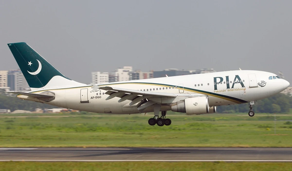 Canada में हिरासत में लिए जाने के बाद PIA ने चालक दल की सदस्य को निलंबित किया
