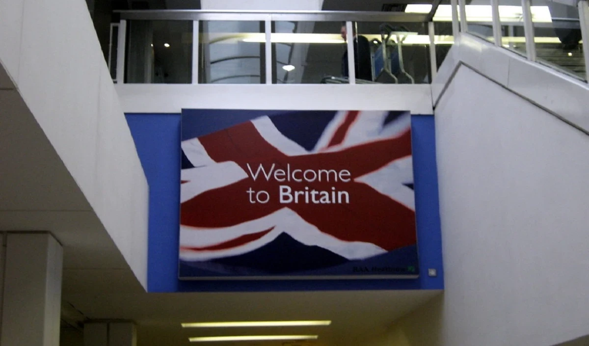 Britain में पारिवारिक वीजा के लिए वेतन सीमा बढ़ाई गई