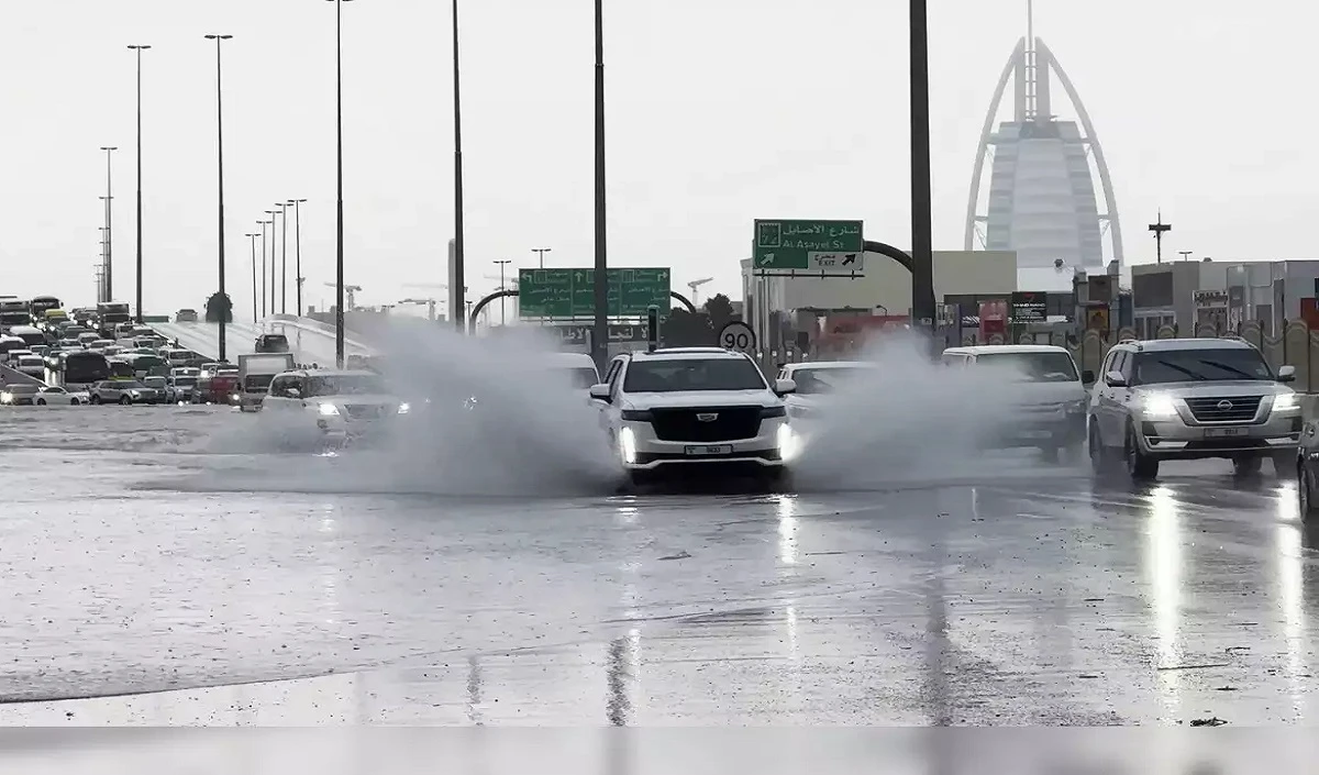 Dubai Flood Update: रेगिस्तान में बाढ़…रातों रात कैसे डूब गया दुबई, कुछ ही घंटों में बरसा डेढ़ साल का पानी