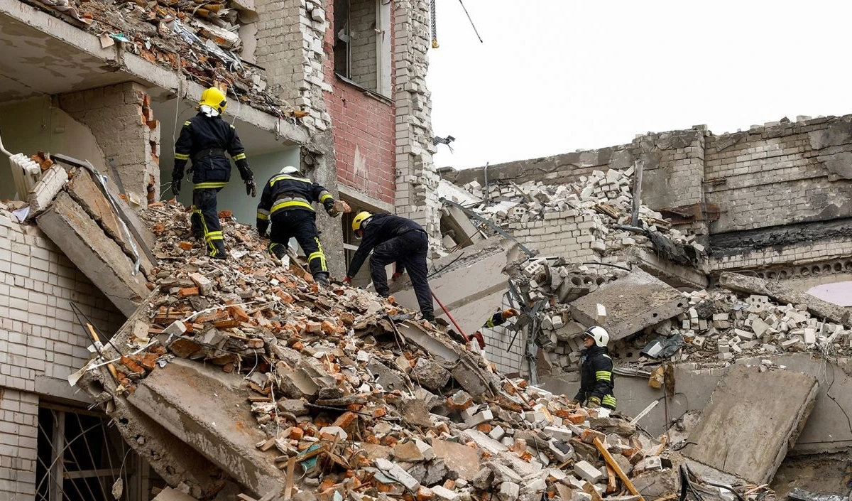 यूक्रेन के चेर्निहाइव शहर में रूसी मिसाइल अटैक, 14 लोग मारे गए