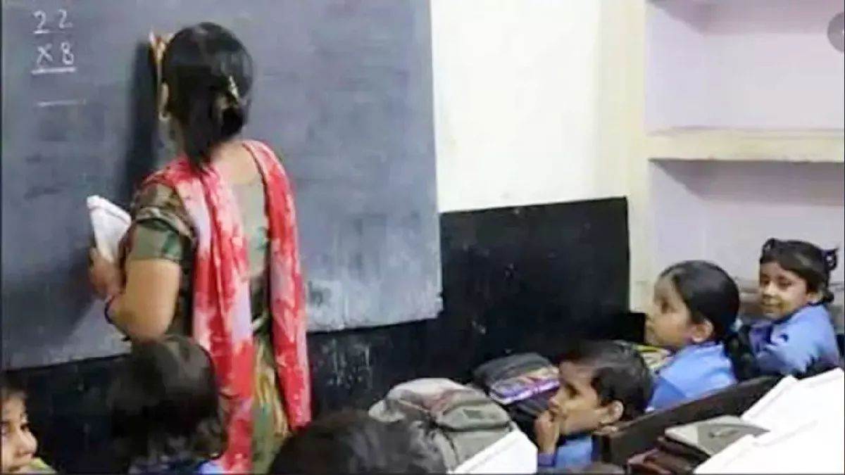 बलिया में छात्र की चोटी काटने पर प्रधानाध्यापक समेत दो पर मुकदमा, हिंदू संगठनों के विरोध के बाद शुरू हुई कार्रवाई