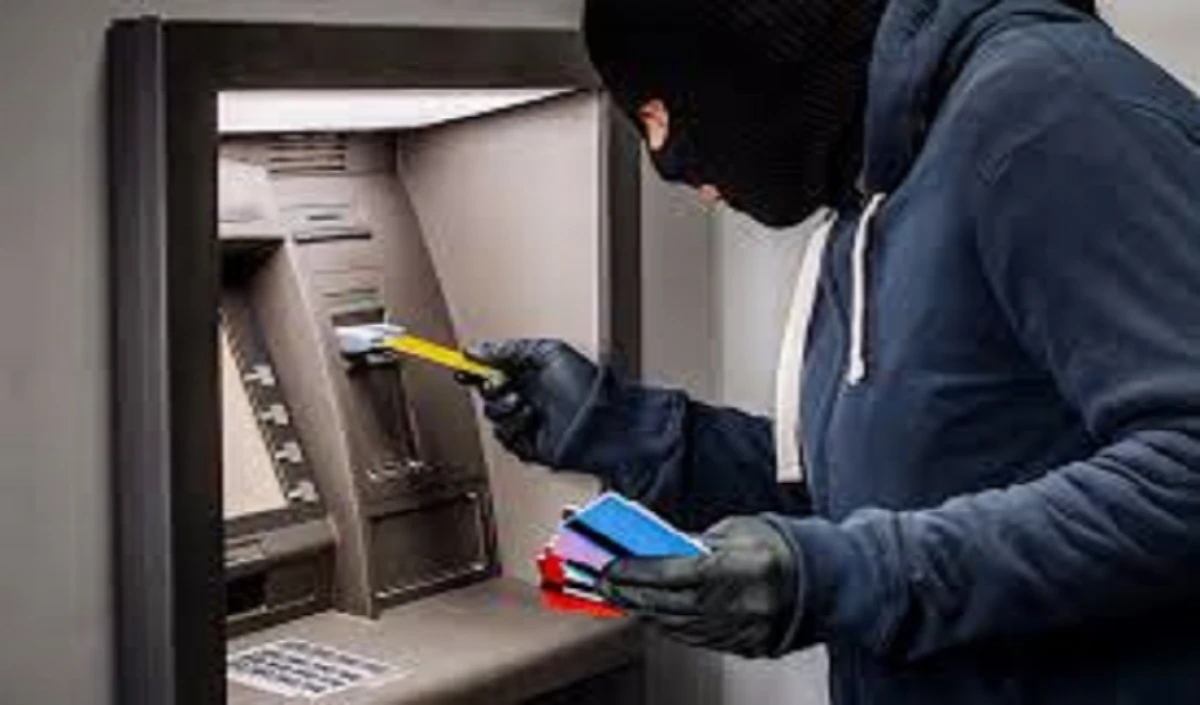 ‘Robin Hood’ के नाम से लोकप्रिय पूर्व सैनिक ATM में ठगी के आरोप में गिरफ्तार