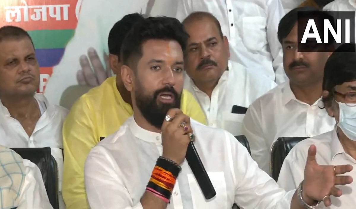 Bihar: बाल-बाल बचे चिराग पासवान, उड़ान भरने से पहले ही हेलीपैड पर क्रैश हो जाता हेलीकॉप्टर