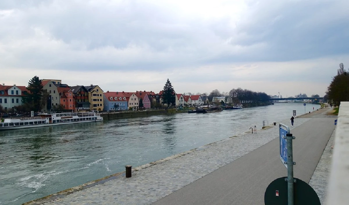 Hungary में डेन्यूब नदी में नौका दुर्घटना में दो लोगों की मौत, पांच लापता