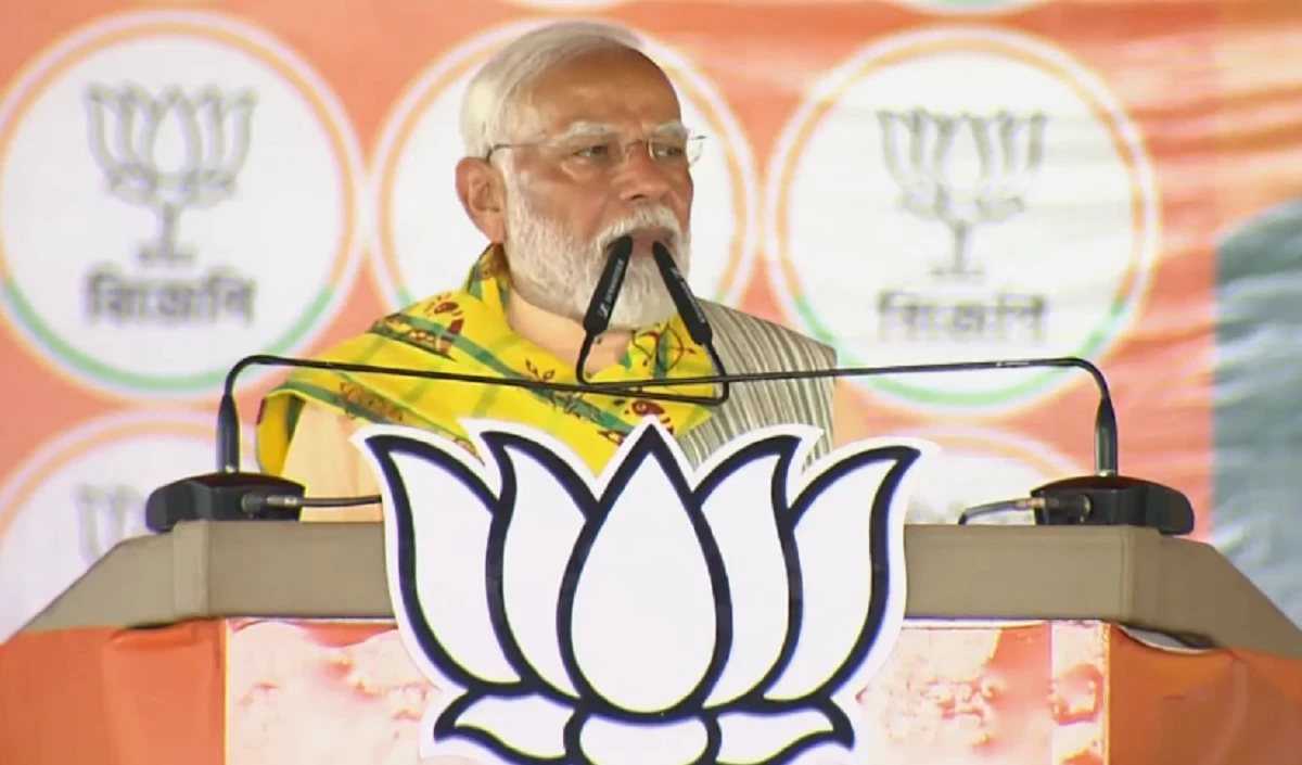 Congress के साथ कंधे से कंधा मिलाकर खड़ी है TMC, पश्चिम बंगाल के पुरुलिया में PM Modi ने साधा ममता सरकार पर निशाना