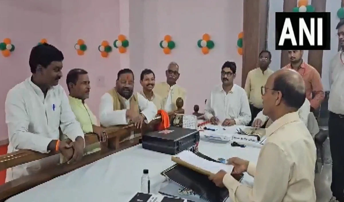 Lok Sabha Election 2024: स्वामी प्रसाद मौर्य ने दाखिल किया अपना नामांकन, यूपी की इस सीट से लड़ेंगे चुनाव