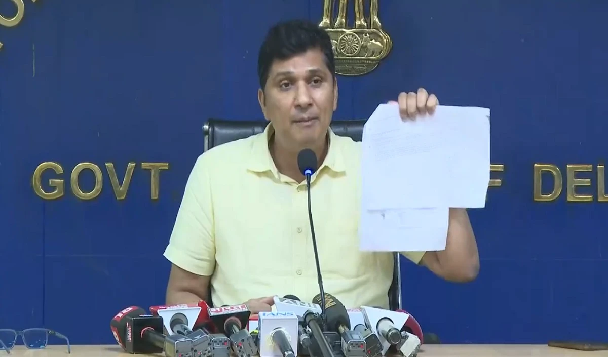 Delhi LG वीके सक्सेना ने गैरकानूनी ढंग से कटवा डाले 1100 पेड़, AAP ने प्रेस कॉन्फ्रेंस कर लगाया नया आरोप