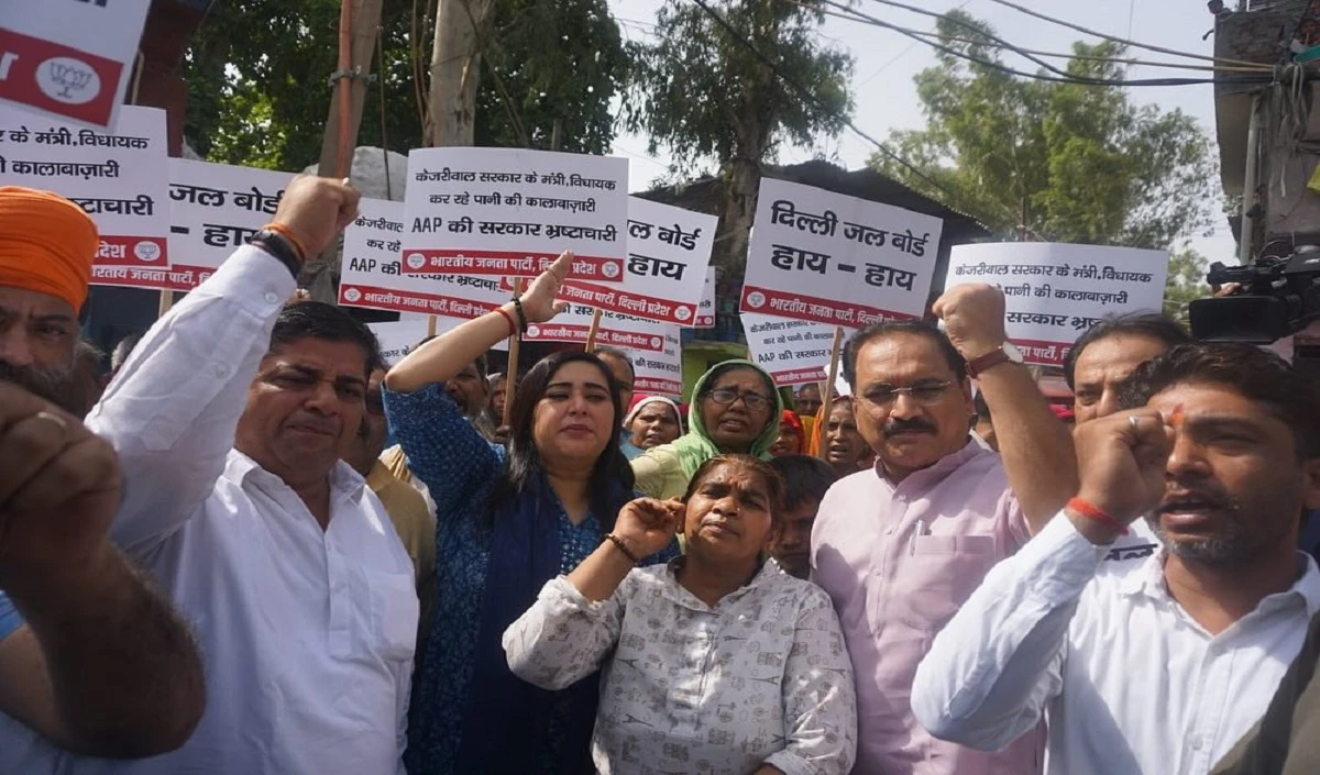 दिल्ली प्यासी मर रही है क्योंकि आम आदमी पार्टी की सरकार अपने प्रचार और प्रसार में व्यस्त हैं – बाँसुरी स्वराज