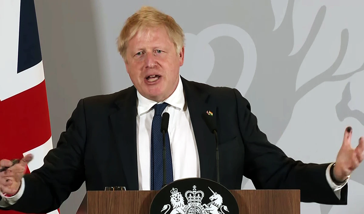 Boris Johnson को पत्नी Carrie ने दिए लकड़ी के बनें विशाल भारतीय हाथी, 60वां जन्मदिन खास अंदाज में मनाया