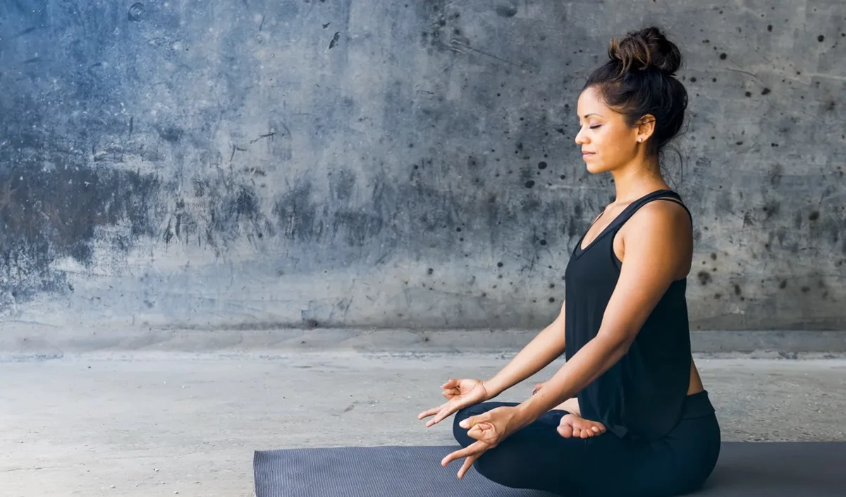 Face Yoga: रोजाना रात में सोने से पहले जरूर करें ये फेस योग, ग्लोइंग और जवां बनेगी त्वचा