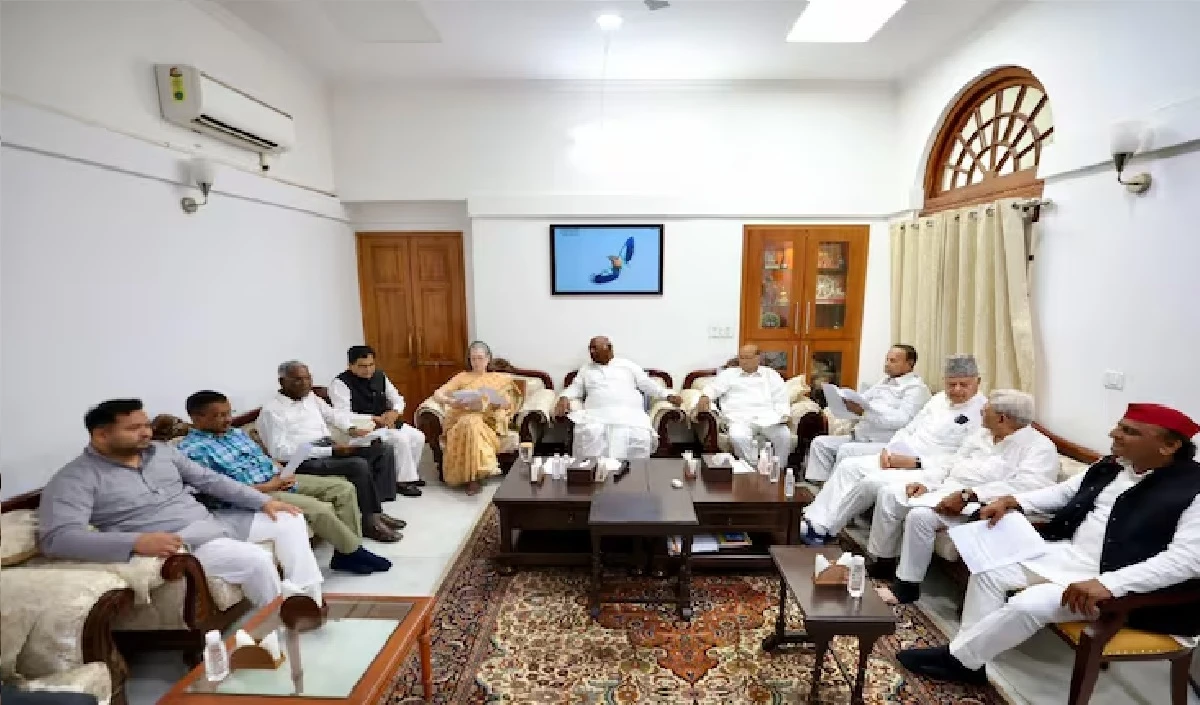 नतीजों के आने तक दिल्ली में जुटे रहेंगे I.N.D.I.A ब्लॉक के नेता, कार्यकर्ताओं के लिए कांग्रेस ने जारी किया हेल्पलाइन नंबर