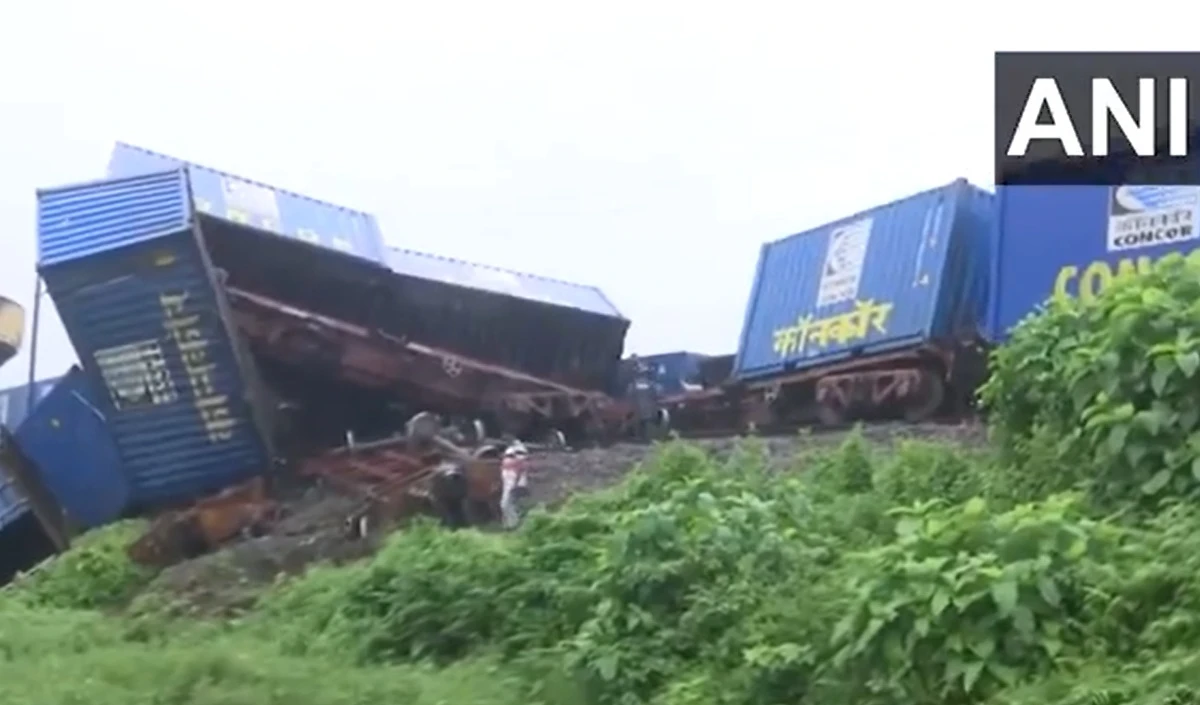 Kanchanjunga Train Crash | मदद के लिए सामने आयी त्रिपुरा सरकार, पश्चिम बंगाल में कंचनजंगा ट्रेन दुर्घटना स्थल पर टीम भेजी